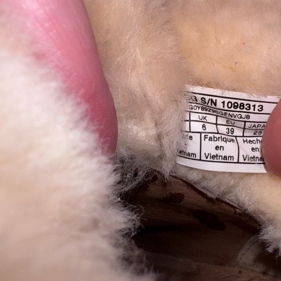 New UGG Jerene Shearling Bootie in Chestnut
Size 8 MSRP $250 - Picture 9 of 10